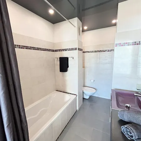 Vue 公寓 滨海卡涅